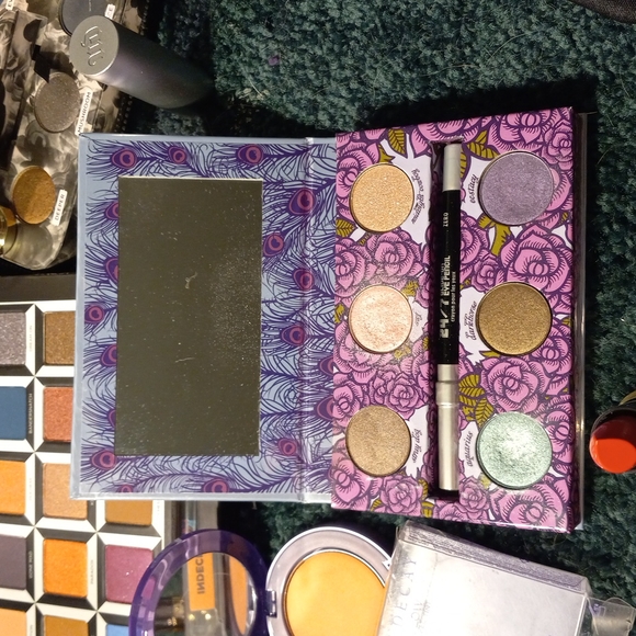 THE ULTIMATE URBAN DECAY BUNDLE OF PERFECTION!!! SEVEN EYESHADOW PALETTE ALONE!! - Picture 11 of 15